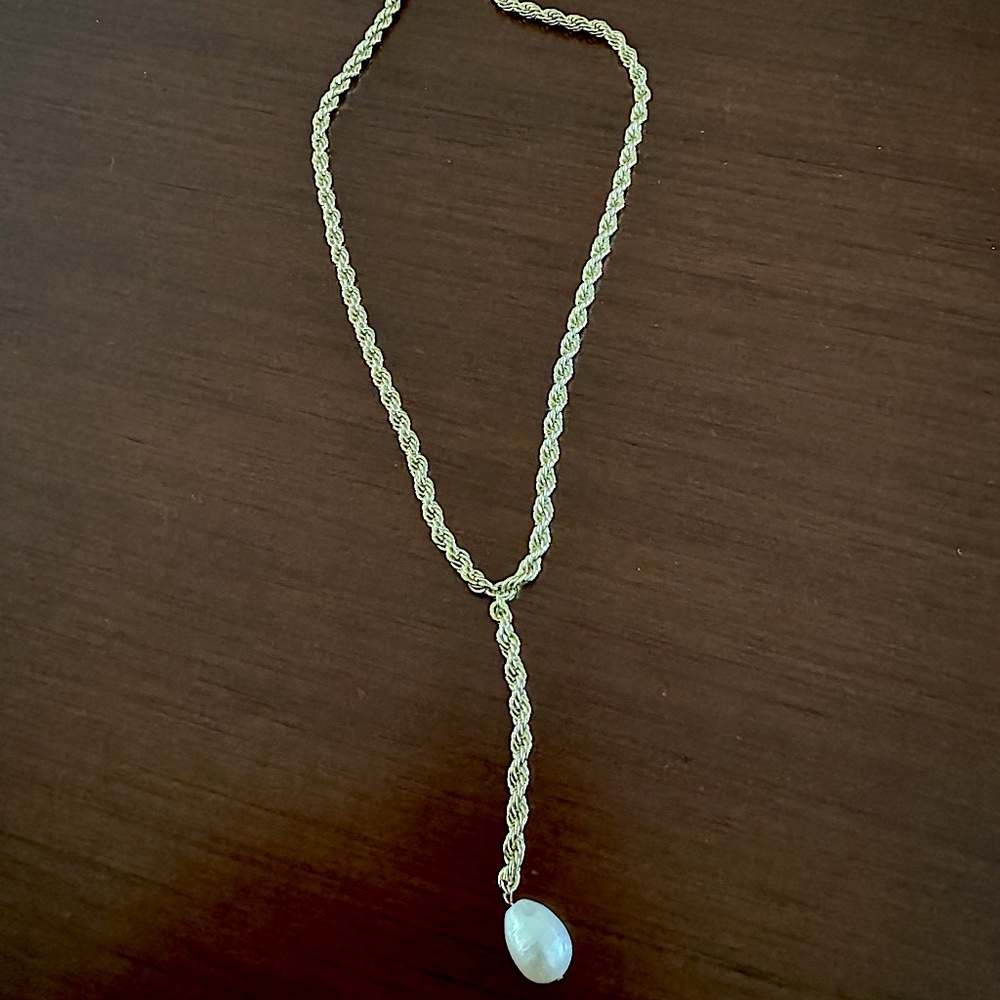 NWT: Gold pearl drop necklace